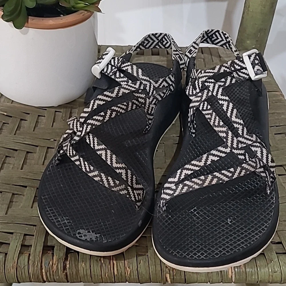 Chaco's Womens ZX1 Black White Patterned Classic Sport Sandals Size 9 - Picture 7 of 8